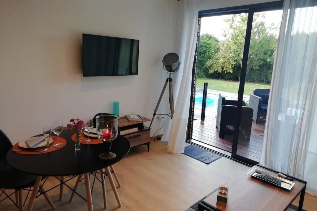 Entre Piscine Et Mer Tonnay-Charente Ngoại thất bức ảnh